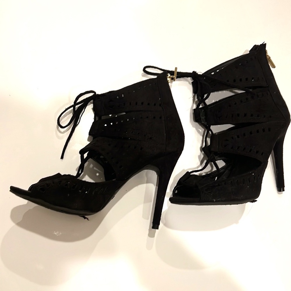 WOMENS SIZE 8 BLACK SUEDE LACE UP HEELS